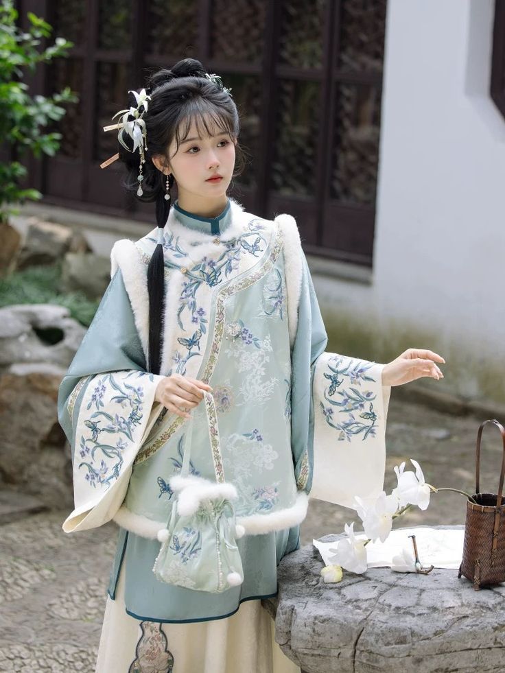 The Splendor of Tang Dynasty Hanfu in Summer The Splendor of Tang Dynasty Hanfu in Summer