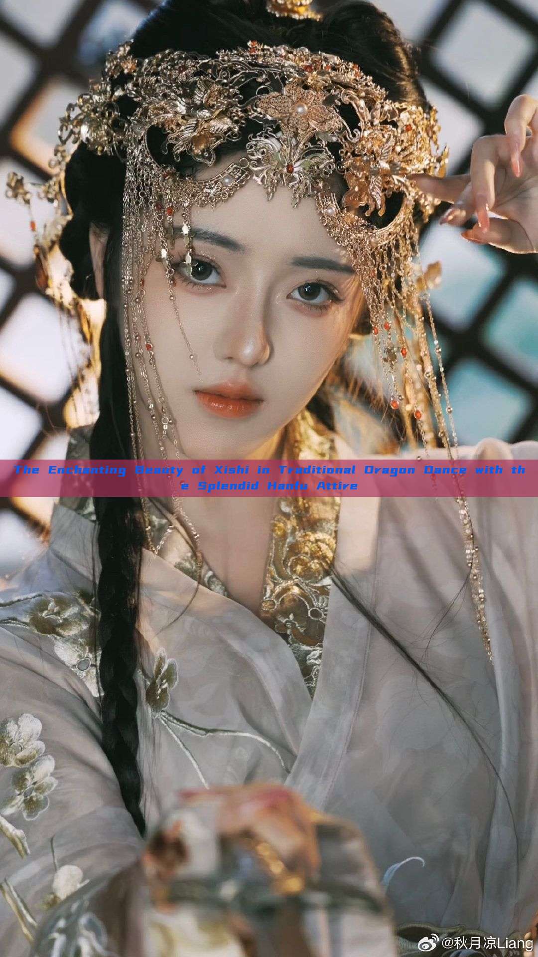 The Enchanting Beauty of Xishi in Traditional Dragon Dance with the Splendid Hanfu Attire The Enchanting Beauty of Xishi in Traditional Dragon Dance with the Splendid Hanfu Attire