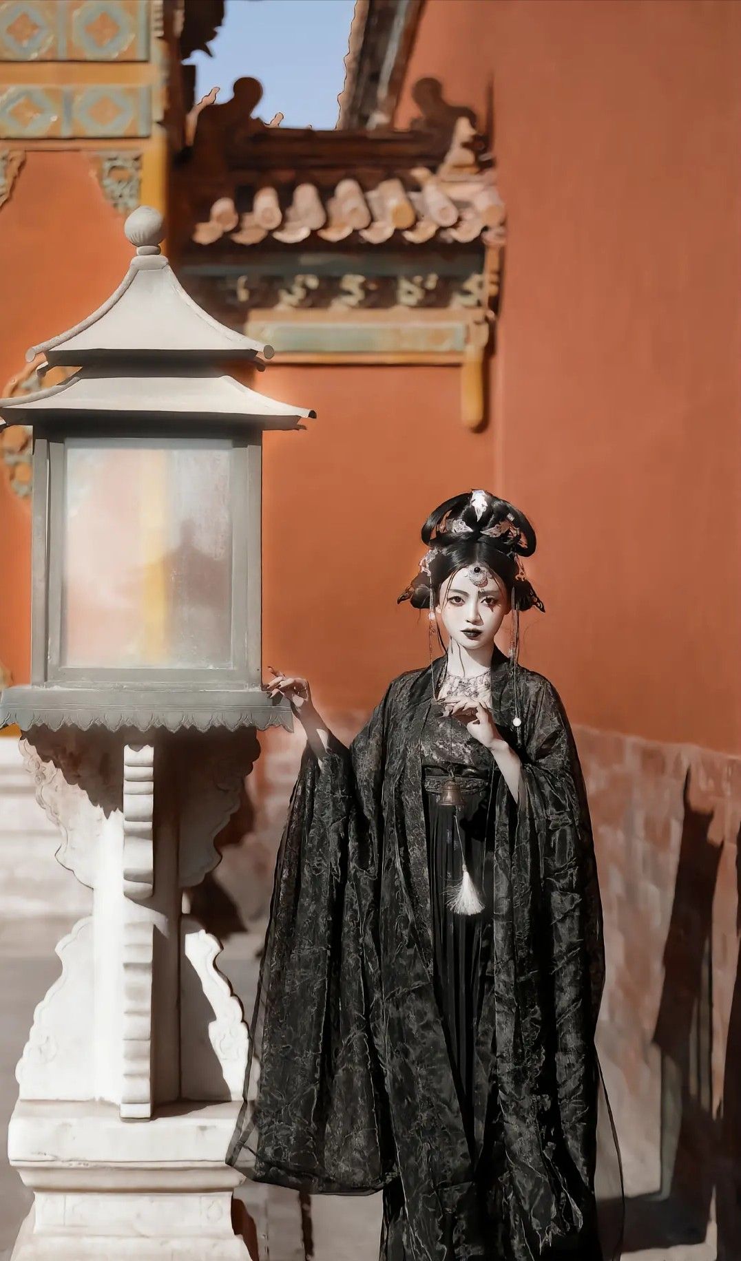 The Splendor of Hanfu Hairstyles:Silk Flowers as a Symbol of Traditional Elegance The Splendor of Hanfu Hairstyles:Silk Flowers as a Symbol of Traditional Elegance