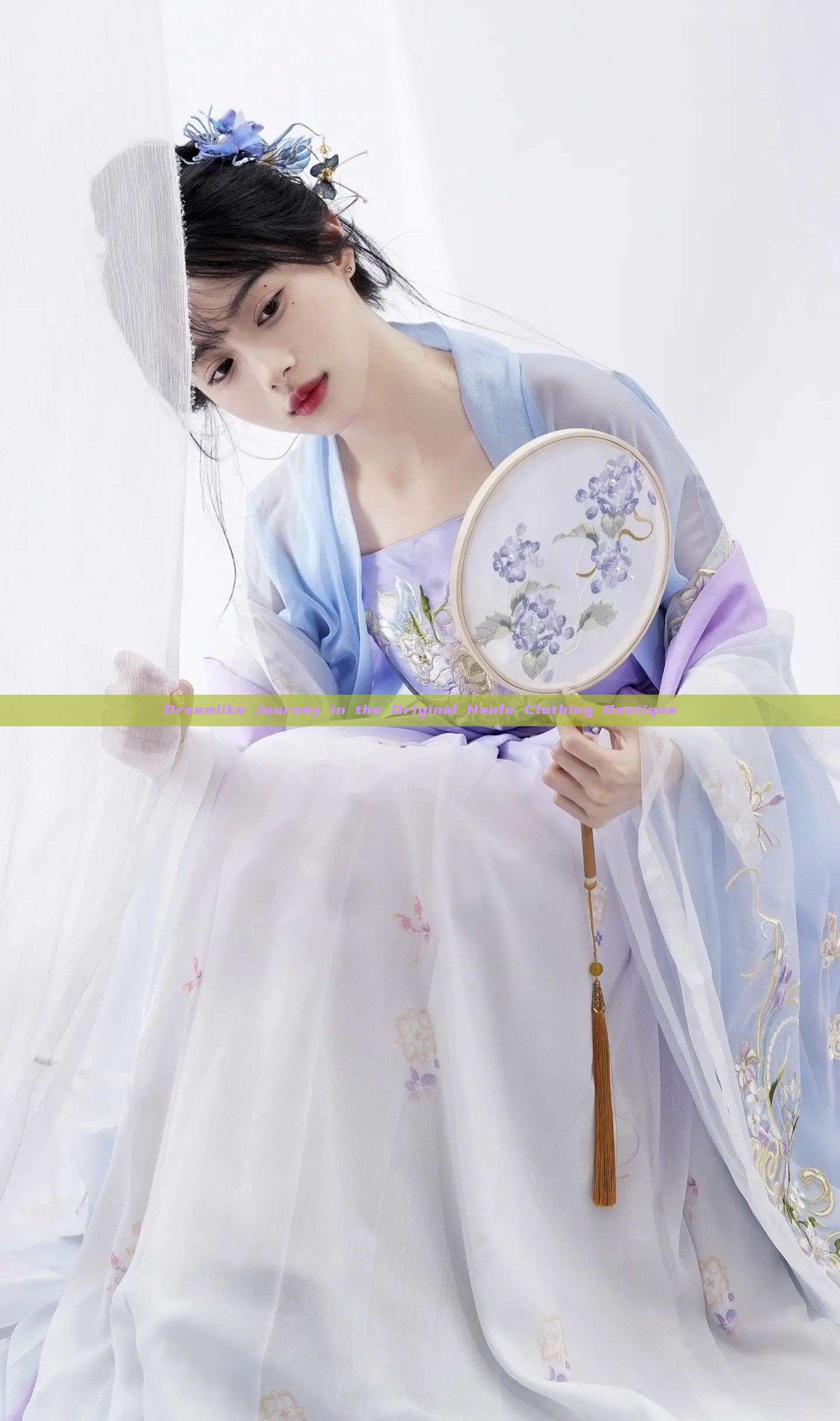 Dreamlike Journey in the Original Hanfu Clothing Boutique Dreamlike Journey in the Original Hanfu Clothing Boutique