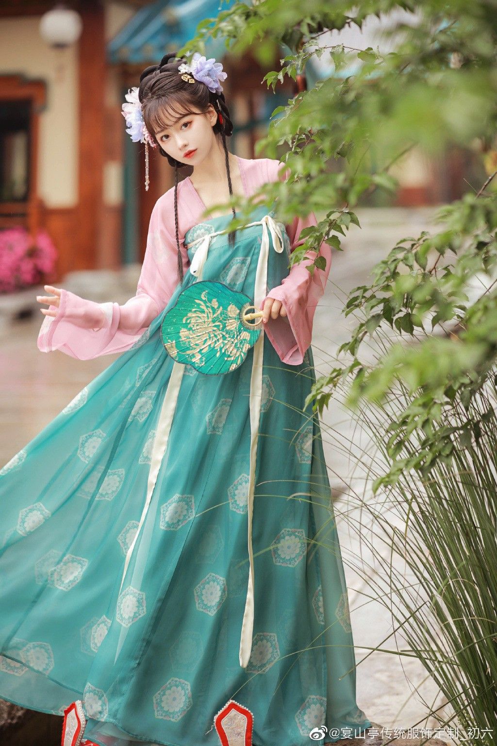 Thirteen Surplus Hanfu:The Essence of Traditional Chinese Fashion Thirteen Surplus Hanfu:The Essence of Traditional Chinese Fashion