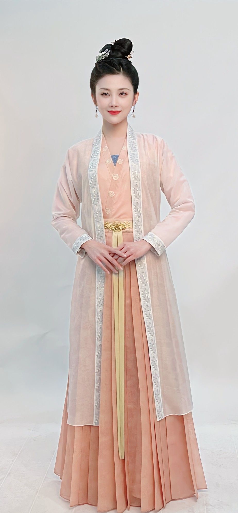 Encounter with the Splendid Cheongsam:A Cultural Delight Encounter with the Splendid Cheongsam:A Cultural Delight
