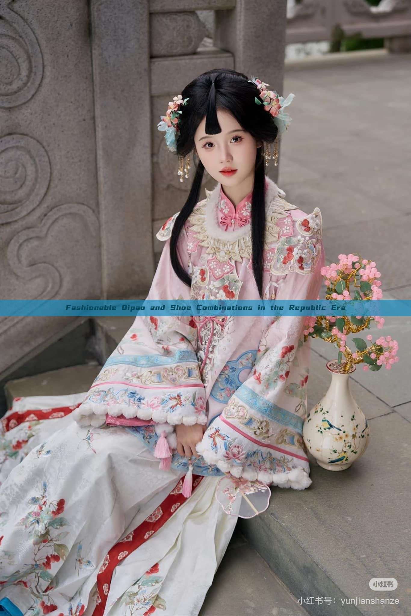 Fashionable Qipao and Shoe Combinations in the Republic Era Fashionable Qipao and Shoe Combinations in the Republic Era