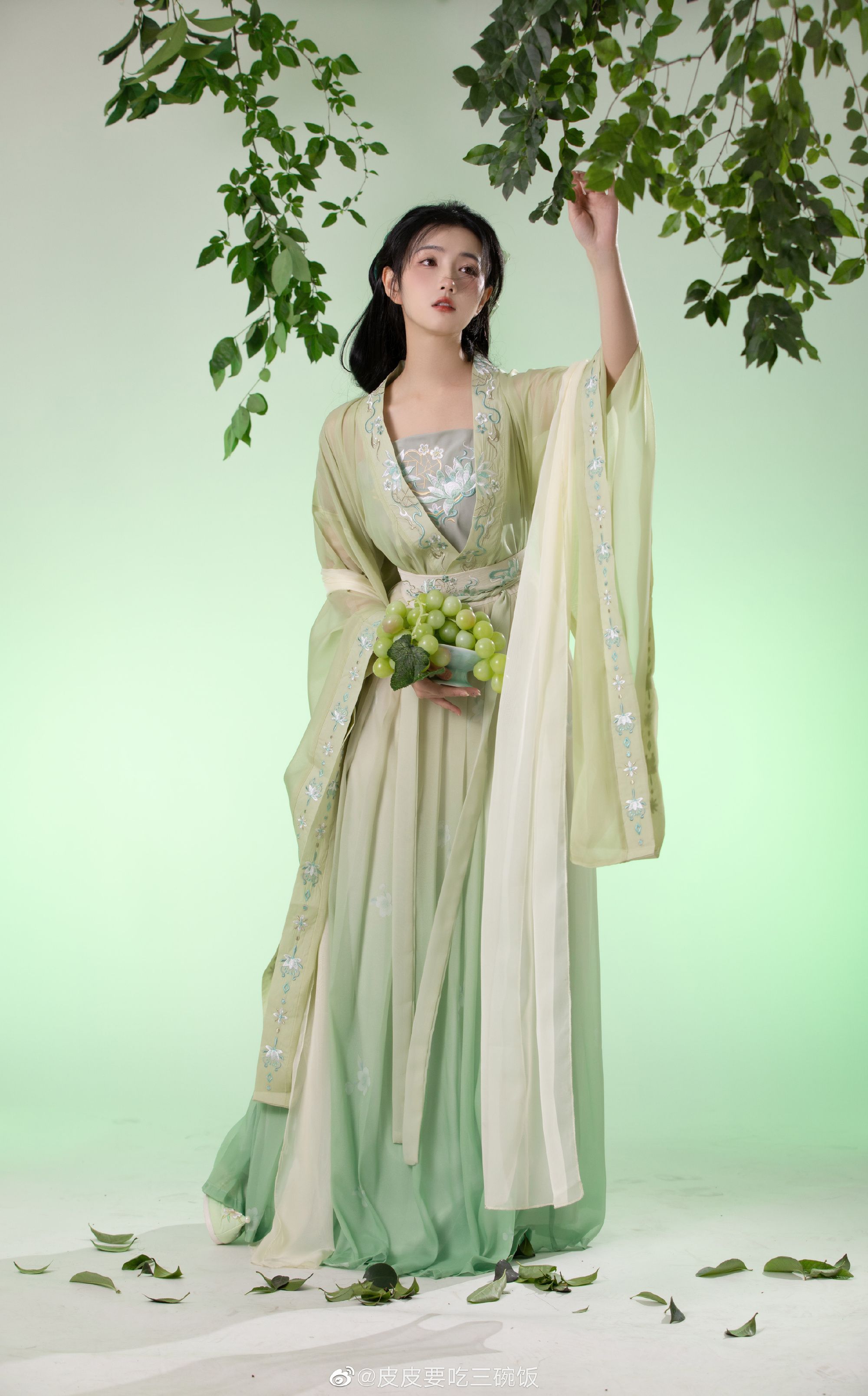 Shanghais New Qipao Styles for Petite Women Shanghais New Qipao Styles for Petite Women