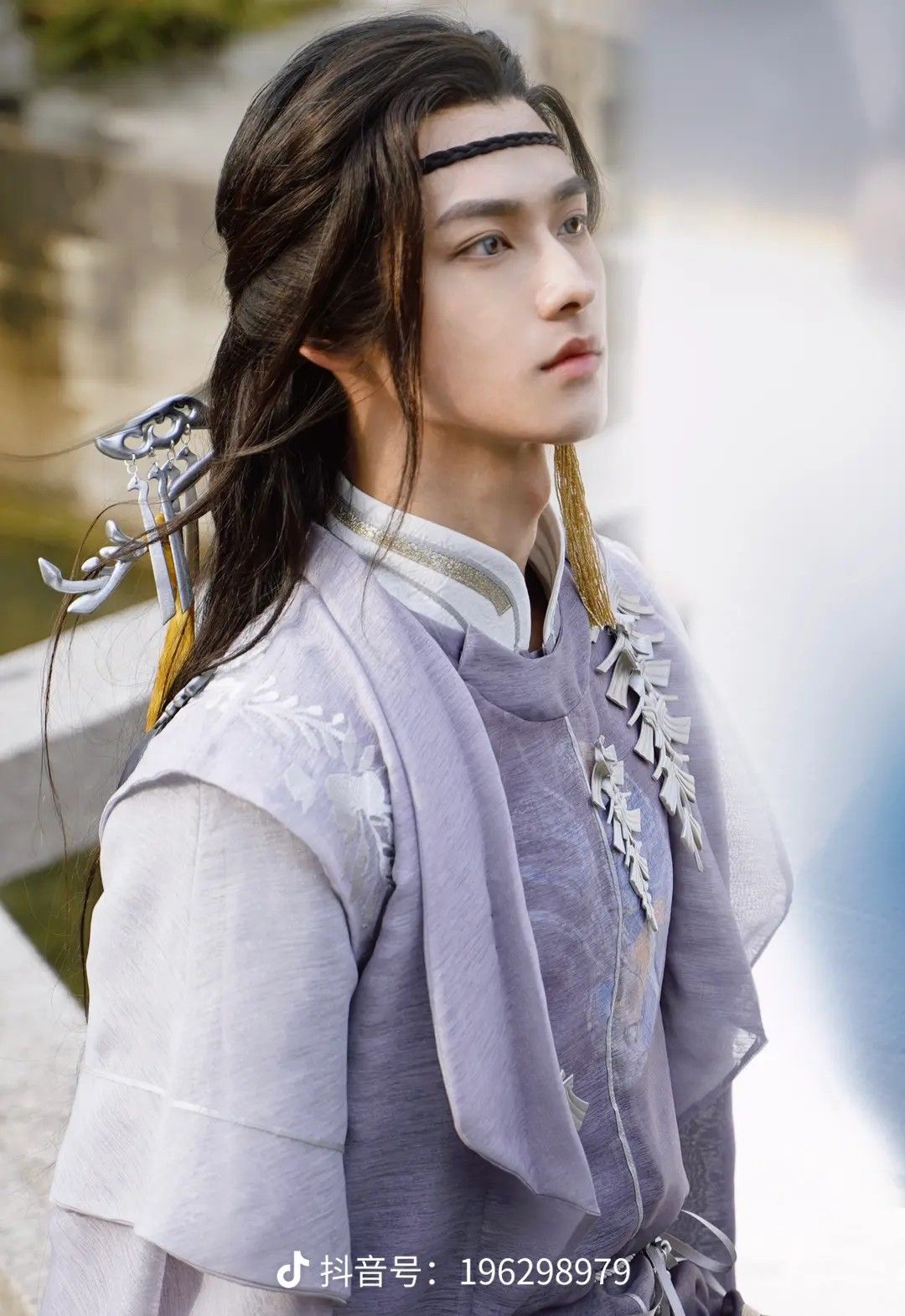 Ancient Grace in Modern Times:The Bond between a Mother and Child in Traditional Chinese Attire Ancient Grace in Modern Times:The Bond between a Mother and Child in Traditional Chinese Attire
