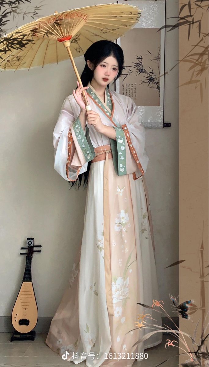 The Rise of Hanfu Fashion among High School Girls in Summer The Rise of Hanfu Fashion among High School Girls in Summer