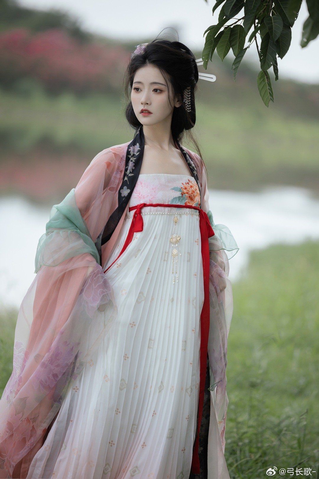 Elegant Hanfu Coats for Little Girls:Embracing Traditional Beauty in Modern Times Elegant Hanfu Coats for Little Girls:Embracing Traditional Beauty in Modern Times