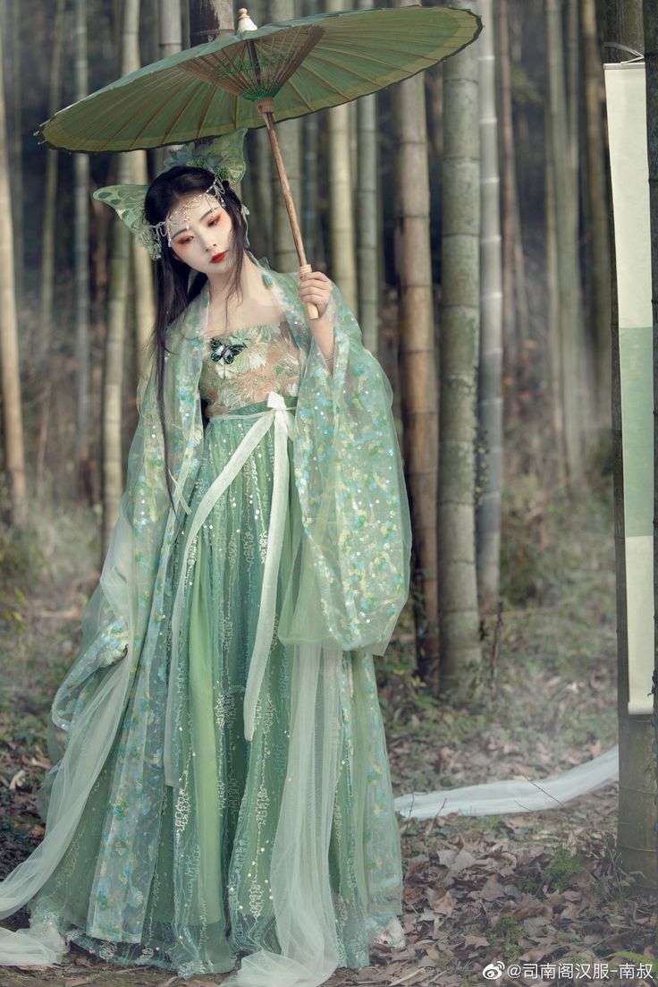 Ancient Elegance:The Evolution of Hanfu Costumes in Performance Ancient Elegance:The Evolution of Hanfu Costumes in Performance