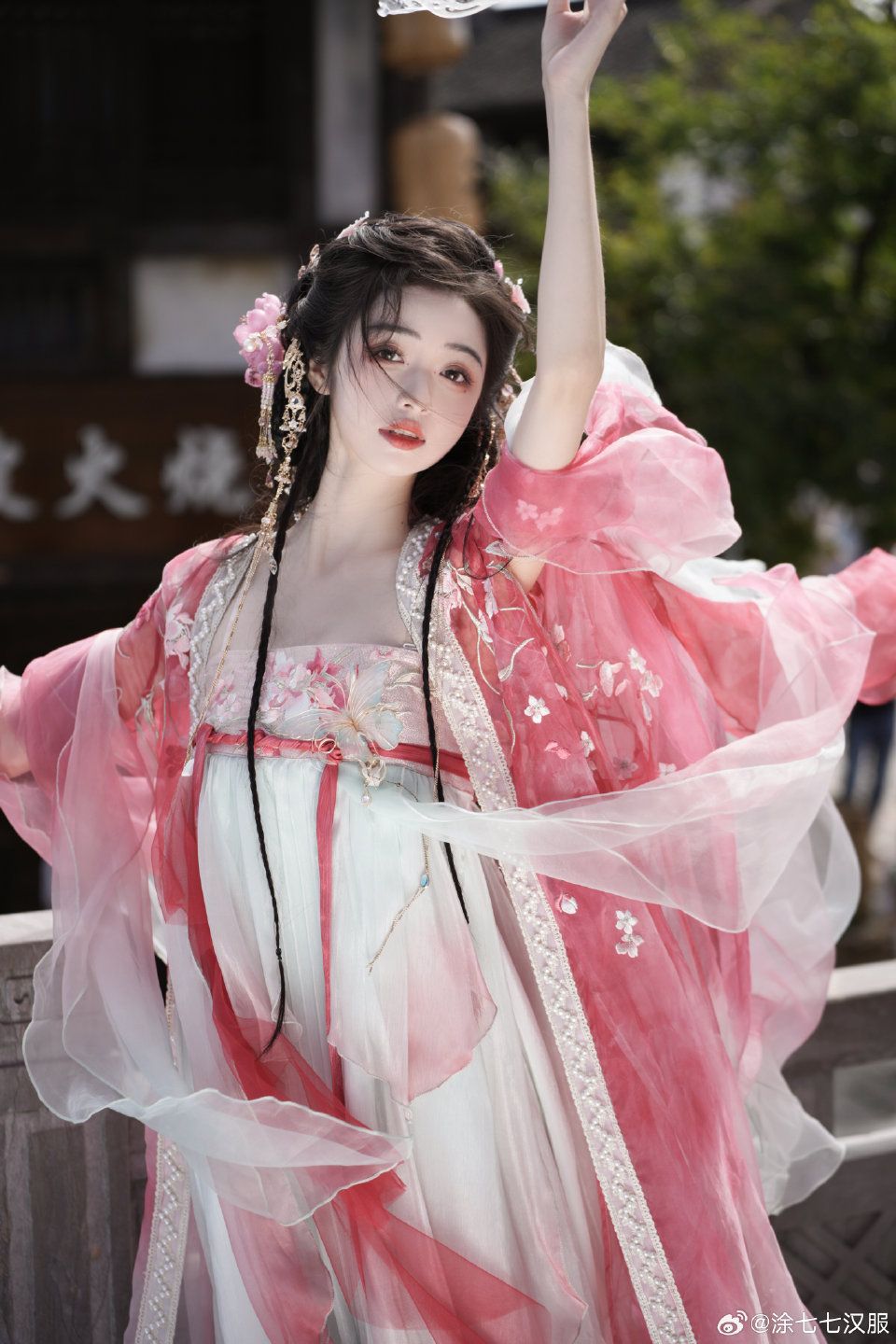 The Enigma of Dark-Hued Cheongsam:Unveiling Its Allure and Cultural Significance The Enigma of Dark-Hued Cheongsam:Unveiling Its Allure and Cultural Significance