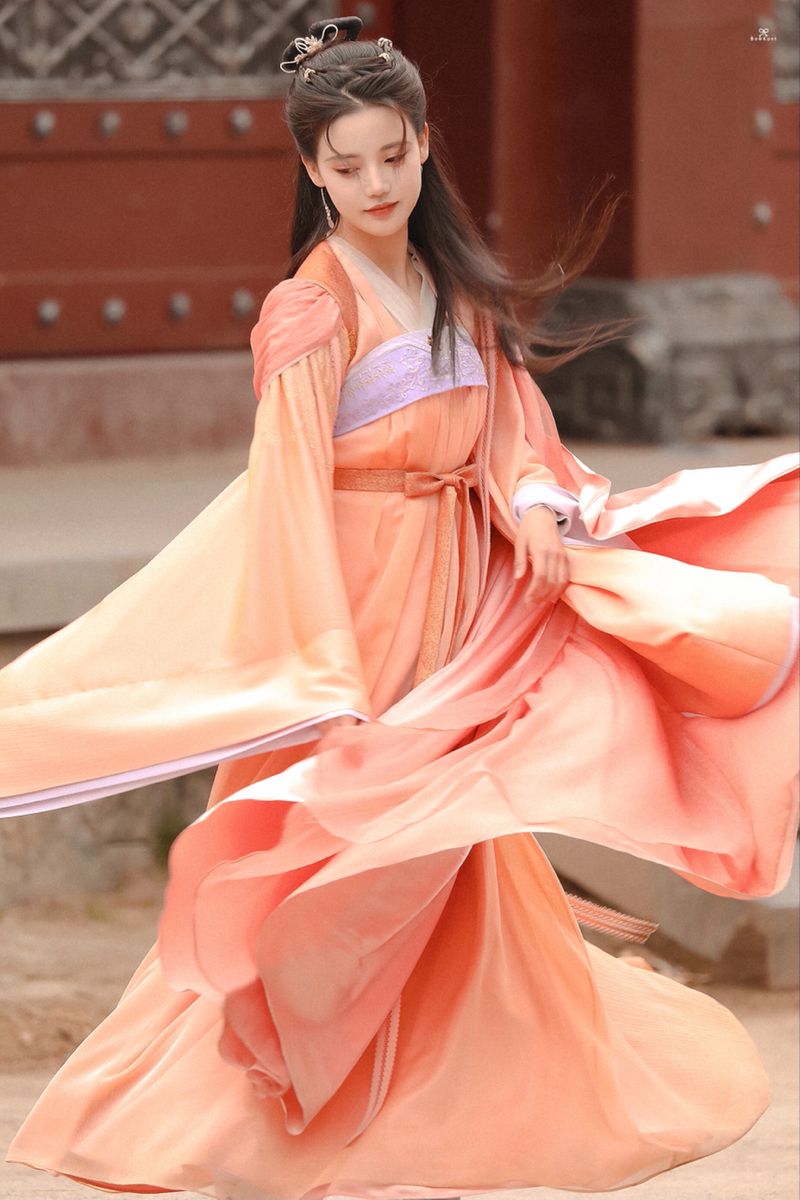 Winter Warmth in Hanfu Pengfeng:The Allure of Traditional Chinese Clothing in Cold Weather Winter Warmth in Hanfu Pengfeng:The Allure of Traditional Chinese Clothing in Cold Weather