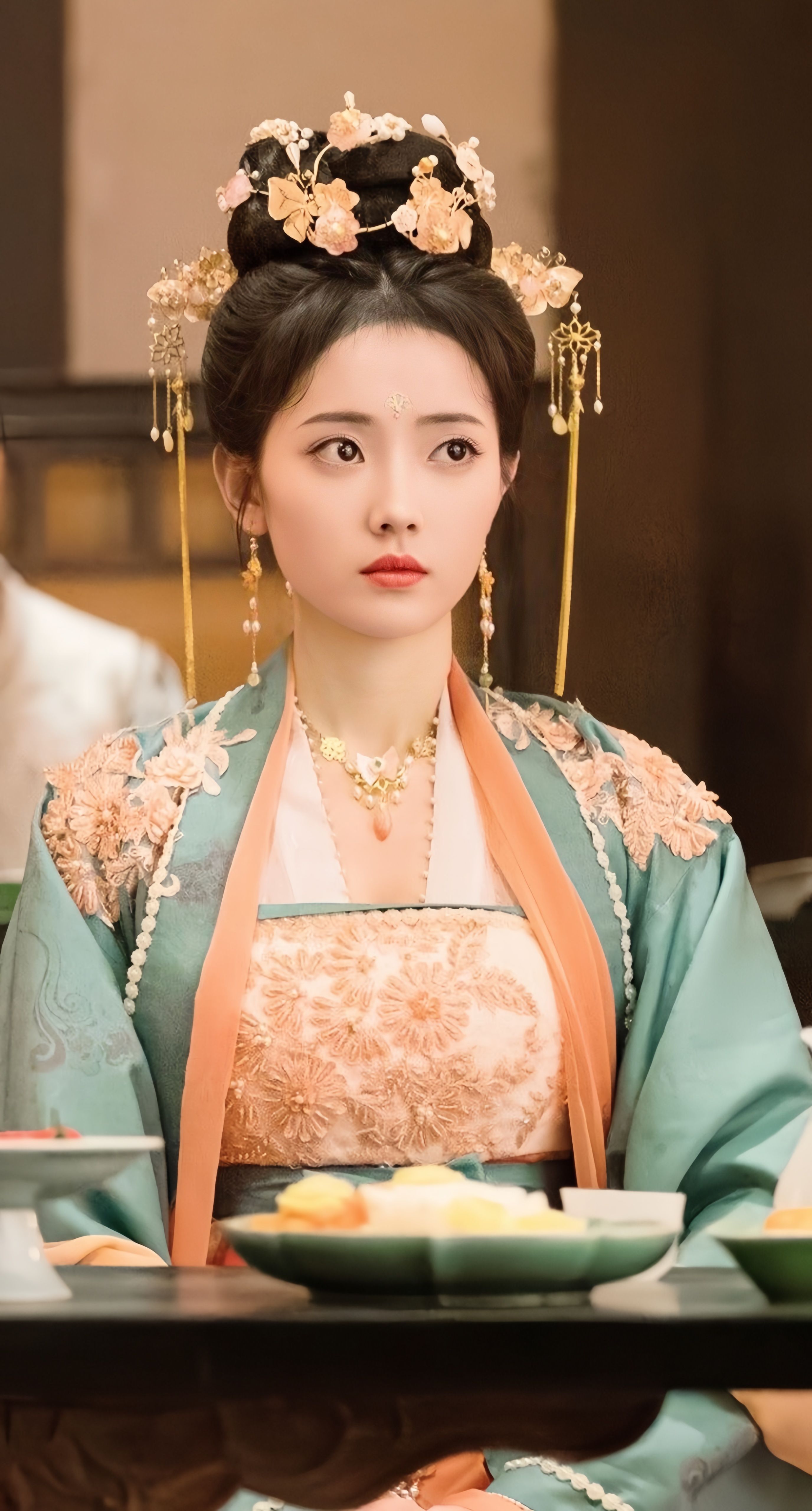Hanfu Style Corset-Style Tops with Adjustable Straps and Built-in Breast Pads:A Closer Look Hanfu Style Corset-Style Tops with Adjustable Straps and Built-in Breast Pads:A Closer Look