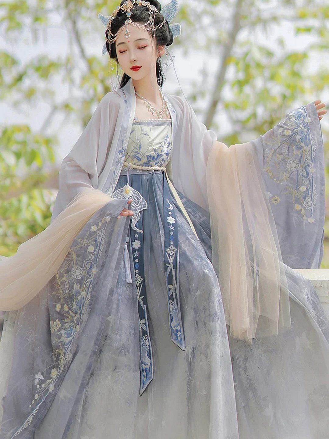 The Enchantment of a Pink Lace Cheongsam:A Tale of Traditional Elegance The Enchantment of a Pink Lace Cheongsam:A Tale of Traditional Elegance