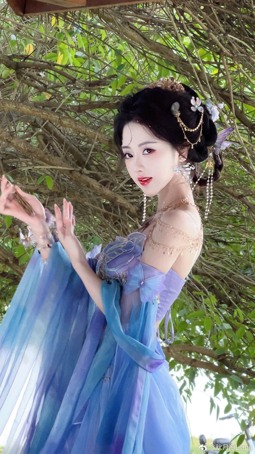 The Evolution of Hanfu and Hair Accessories:Traditional Elegance in Modern Times The Evolution of Hanfu and Hair Accessories:Traditional Elegance in Modern Times