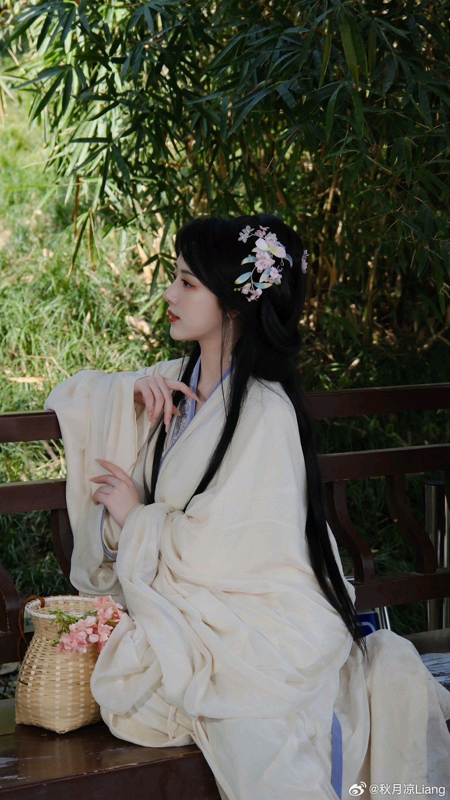 The Enchantment of Traditional Chinese Womens Dress:The Revival of Hanfu Cheongsam The Enchantment of Traditional Chinese Womens Dress:The Revival of Hanfu Cheongsam