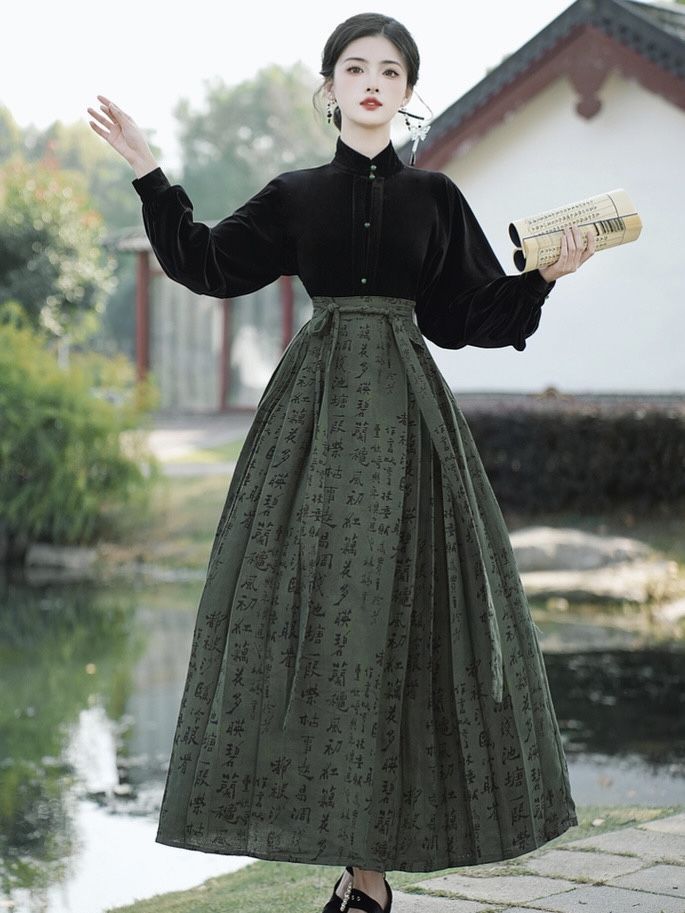 Dili Reba’s Glass-like Hanfu Fashion:A Close Examination of the Splendid Liuli Glass)Style Dili Reba’s Glass-like Hanfu Fashion:A Close Examination of the Splendid Liuli Glass)Style