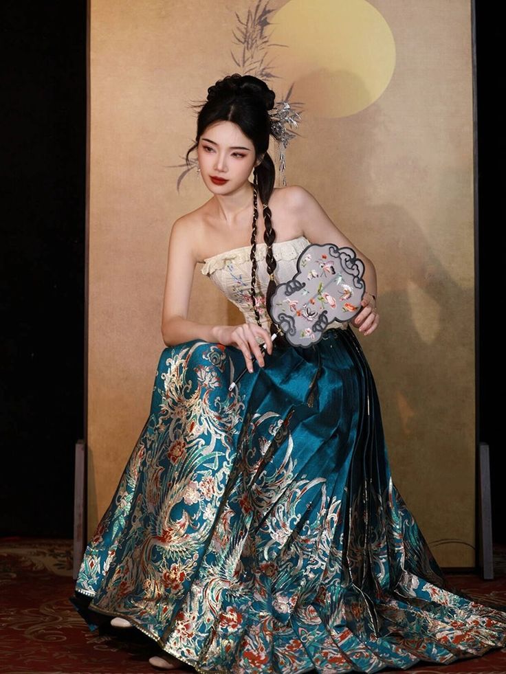 Youthful Elegance:The Rise of Modern Qipao in a Simple and Refined Style Youthful Elegance:The Rise of Modern Qipao in a Simple and Refined Style