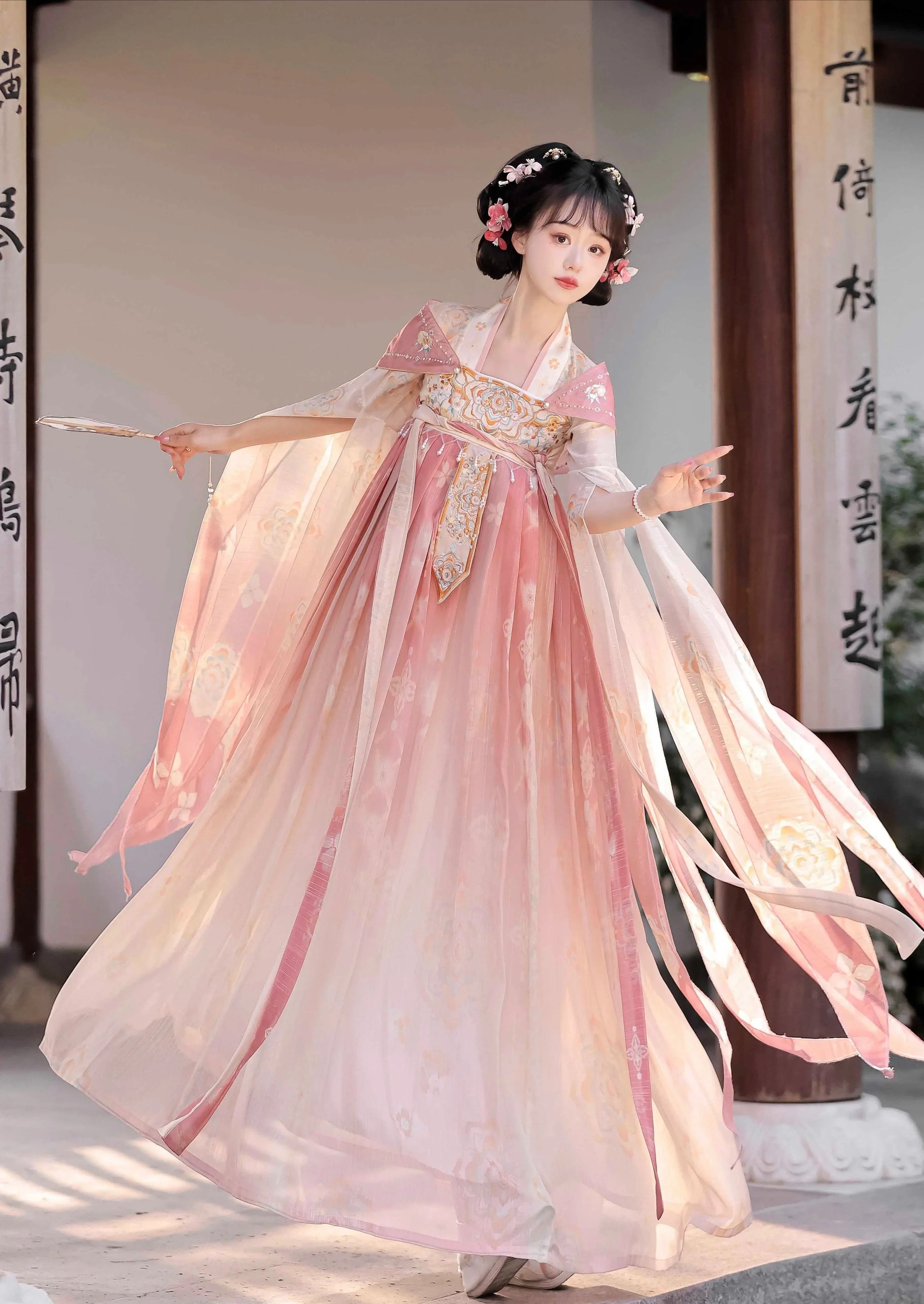 Embracing the New Sino-Style:The Rise of Embroidered Cheongsam Skirts with Horseface Patterns Embracing the New Sino-Style:The Rise of Embroidered Cheongsam Skirts with Horseface Patterns