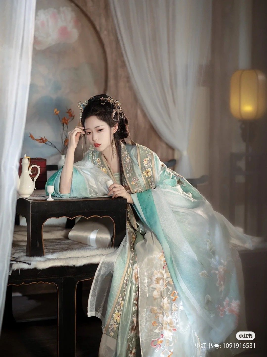 The Rise of Traditional Chinese Dress among Junior Schoolgirls:The Tang Suit and Hanfu Fashion The Rise of Traditional Chinese Dress among Junior Schoolgirls:The Tang Suit and Hanfu Fashion