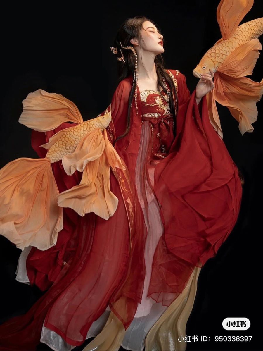 The Revival of Hanfu:Cross-Cultural Fusion in Traditional Chinese Fashion The Revival of Hanfu:Cross-Cultural Fusion in Traditional Chinese Fashion