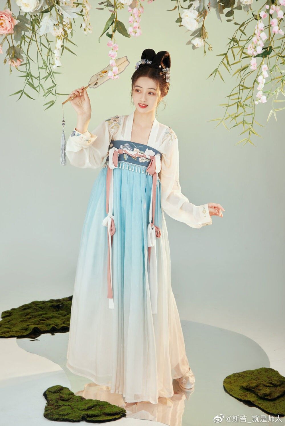 Ancient Hairpins and Traditional Hair Accessories in Hanfu Fashion Ancient Hairpins and Traditional Hair Accessories in Hanfu Fashion