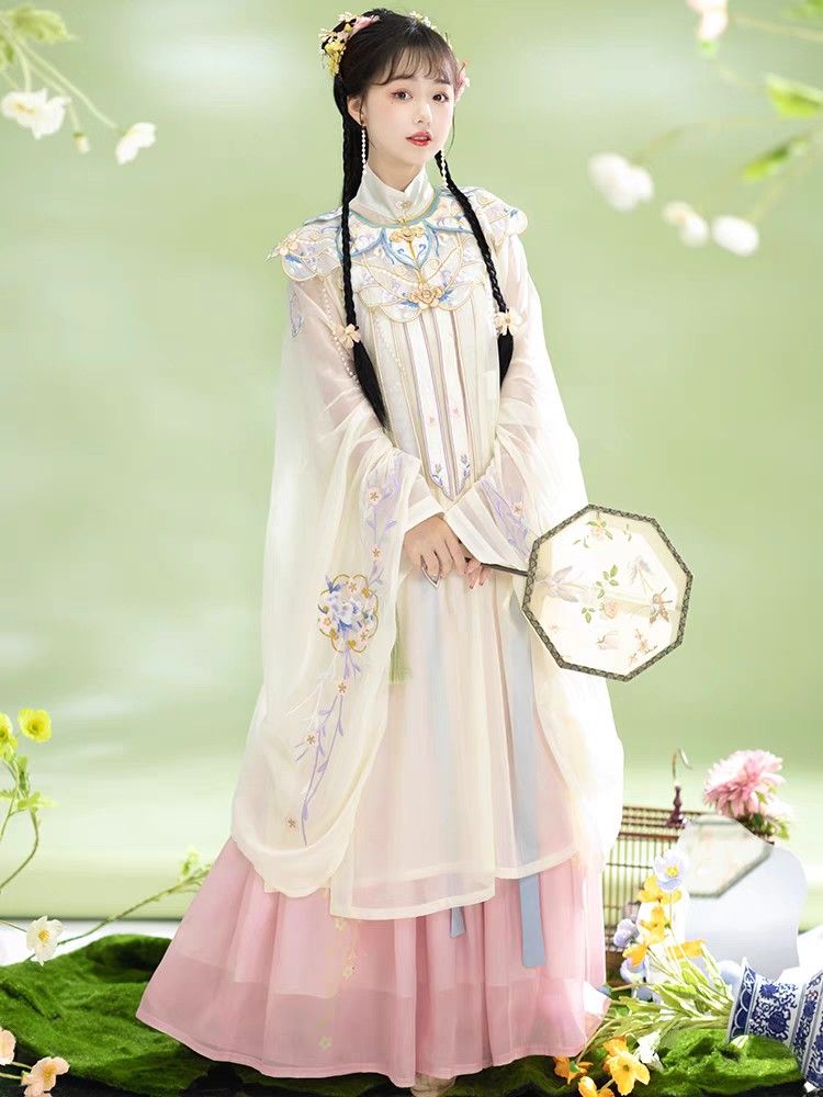 Gorgeous Cheongsam Fashion Show with 3cm Peep-Toe Shoes Gorgeous Cheongsam Fashion Show with 3cm Peep-Toe Shoes