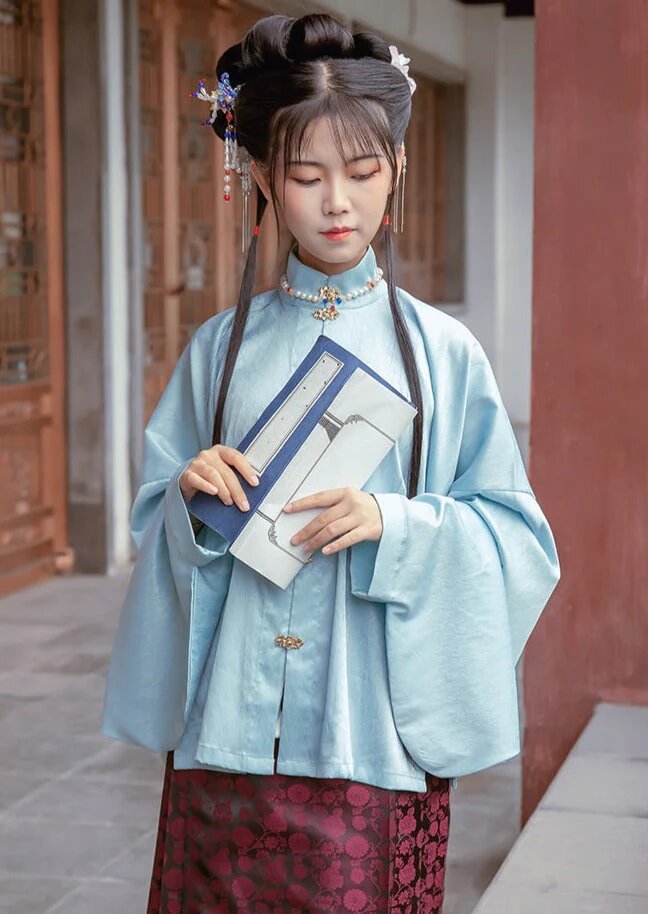 Petite Summer Fashion:The Charm of Traditional Tangzhuang and Hanfu for Women Petite Summer Fashion:The Charm of Traditional Tangzhuang and Hanfu for Women