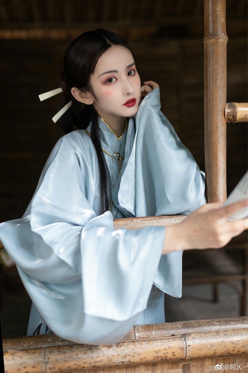 Summer Fashion in Traditional Chinese Womens Hanfu Costumes Summer Fashion in Traditional Chinese Womens Hanfu Costumes