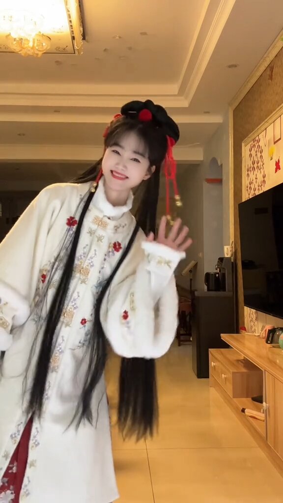 Chinese-style Childrens Ancient Girl Costume:The Revival of Hanfu Fashion Chinese-style Childrens Ancient Girl Costume:The Revival of Hanfu Fashion