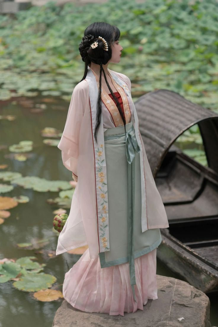 The Evolution of Cheongsam:A Journey into the World of Diamond-Encrusted Qipao The Evolution of Cheongsam:A Journey into the World of Diamond-Encrusted Qipao