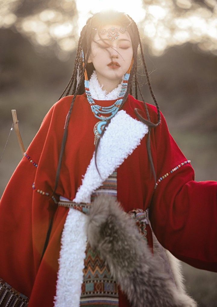 Elite Girls in Traditional Chinese Splendor:The Rise of High-End Hanfu Fashion Elite Girls in Traditional Chinese Splendor:The Rise of High-End Hanfu Fashion