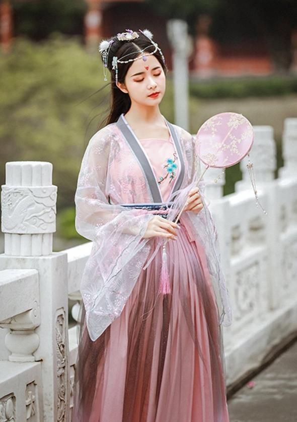 The Enchanting Beauty of the Seven Immortal Women in Traditional Chinese Hanfu Attire The Enchanting Beauty of the Seven Immortal Women in Traditional Chinese Hanfu Attire