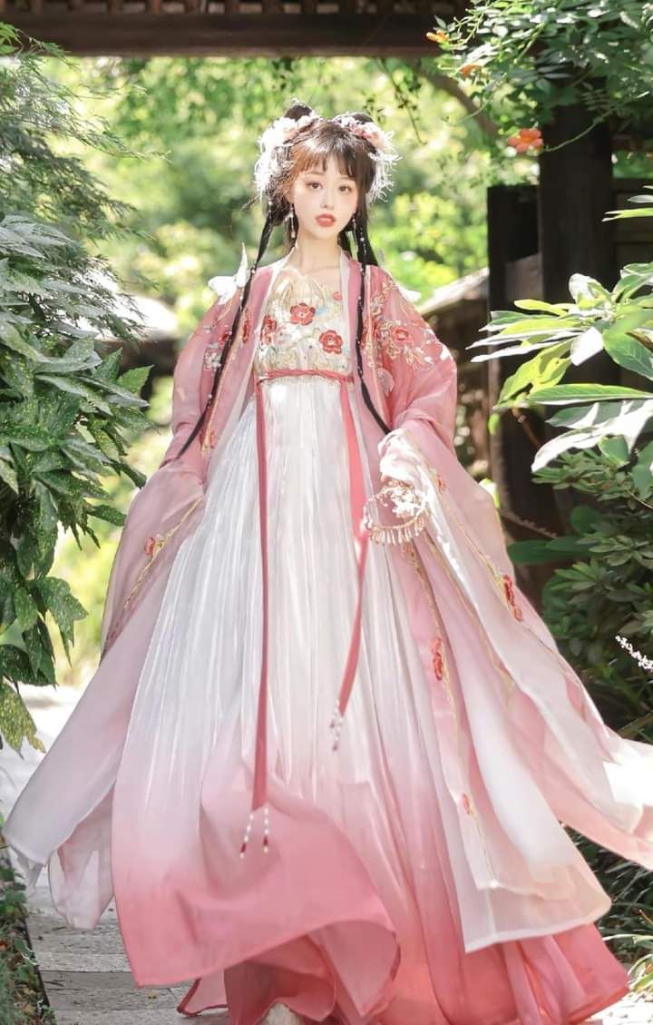 The Elegance of a Cheongsam Lady The Elegance of a Cheongsam Lady
