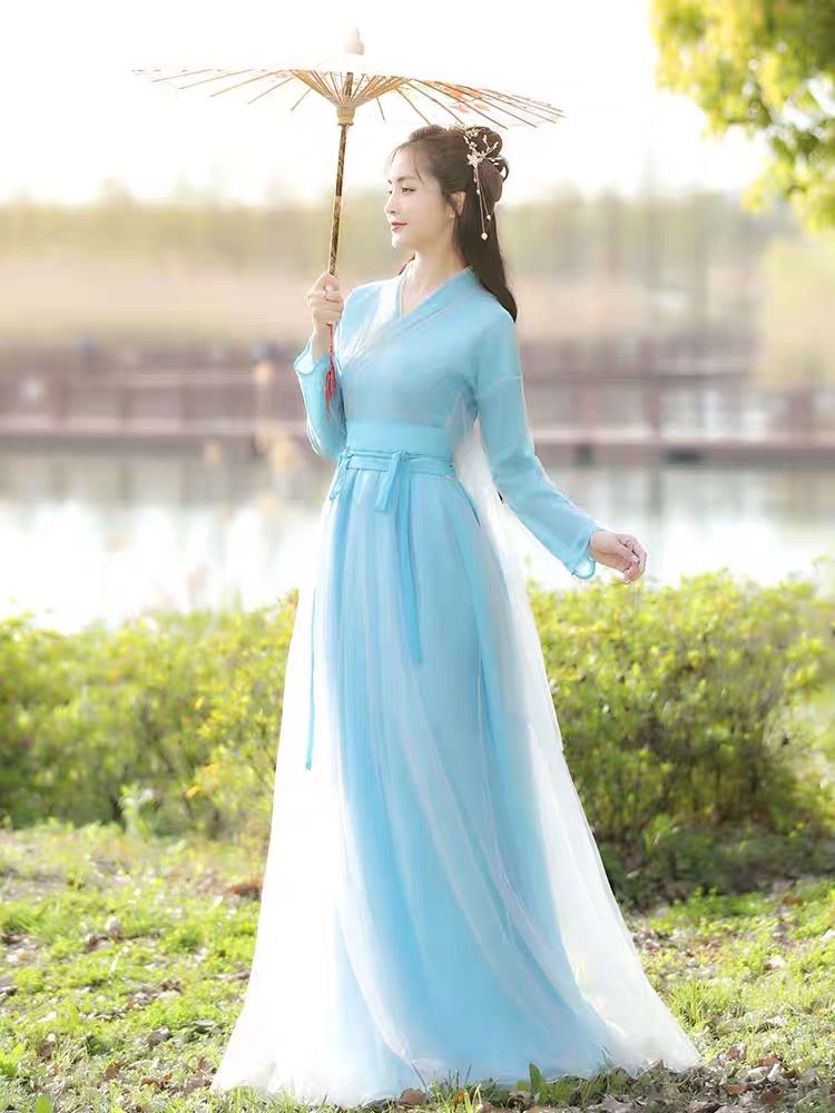 The Quintessential Charm of Five-Lined Cheongsam:A Cultural Icon of Chinese Elegance The Quintessential Charm of Five-Lined Cheongsam:A Cultural Icon of Chinese Elegance