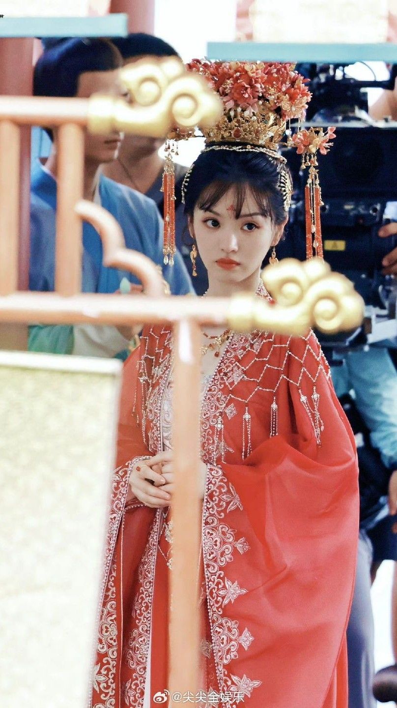 Embracing the Elegance of Qipao in Modern Daily Life Embracing the Elegance of Qipao in Modern Daily Life
