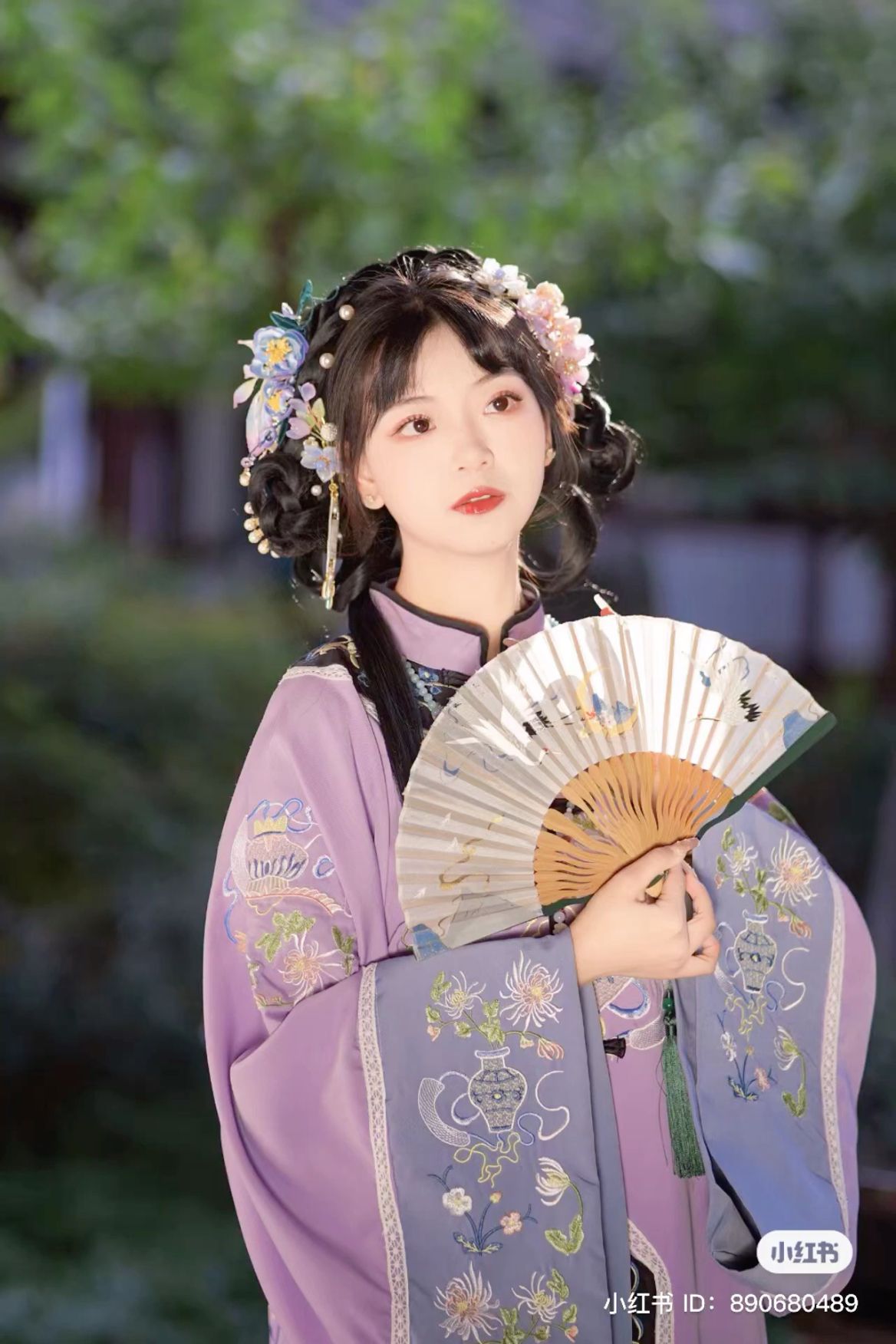 The Journey of a 16-Year-Old Girl into the World of Hanfu Fashion The Journey of a 16-Year-Old Girl into the World of Hanfu Fashion