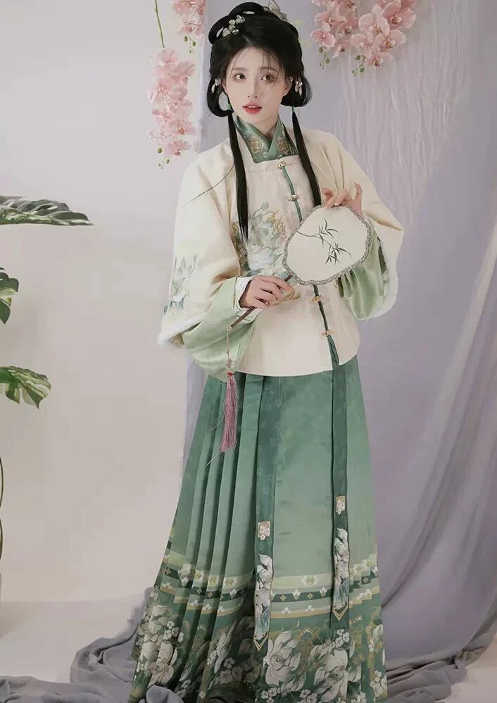 The Splendor of Hanfu:The Unique Charm of 7/5 Sleeve Lengths The Splendor of Hanfu:The Unique Charm of 7/5 Sleeve Lengths