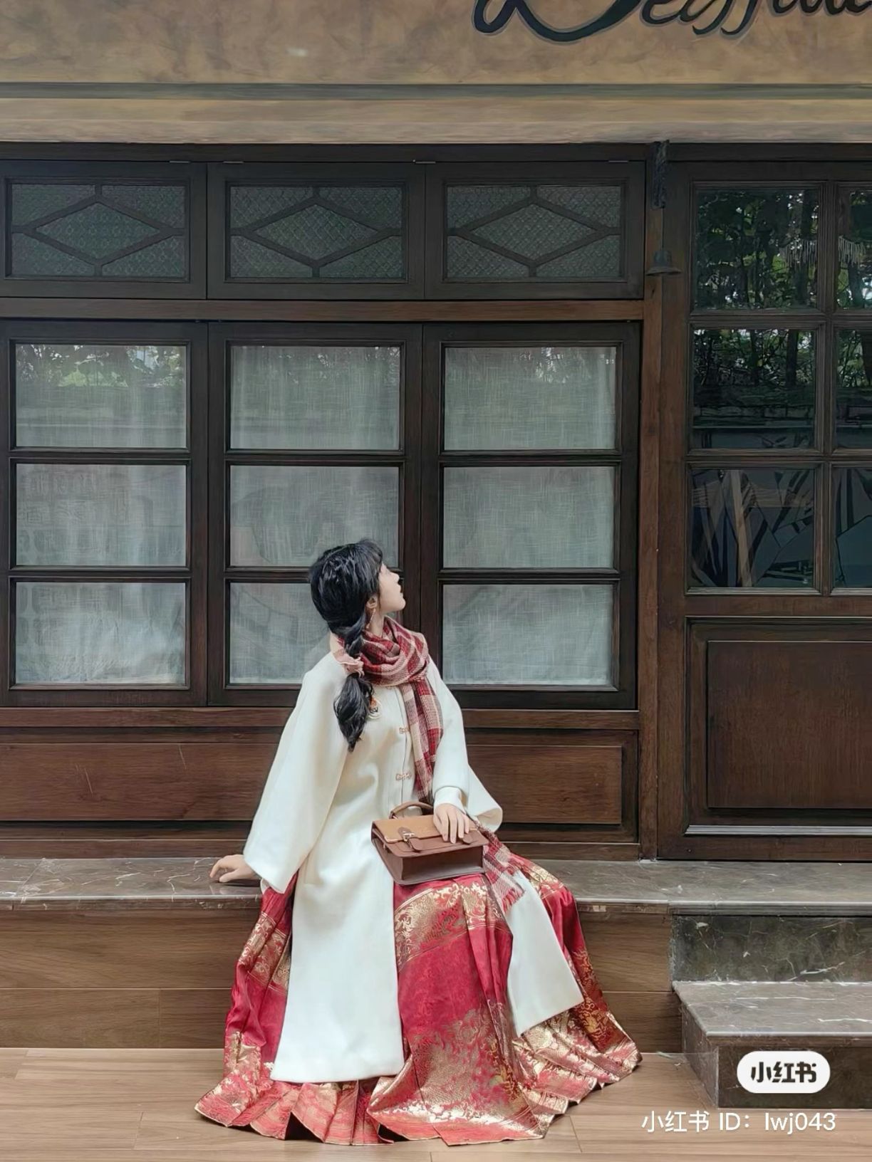 The Splendor of织金缎面马面裙:Traditional Craftsmanship and Cultural Significance The Splendor of织金缎面马面裙:Traditional Craftsmanship and Cultural Significance