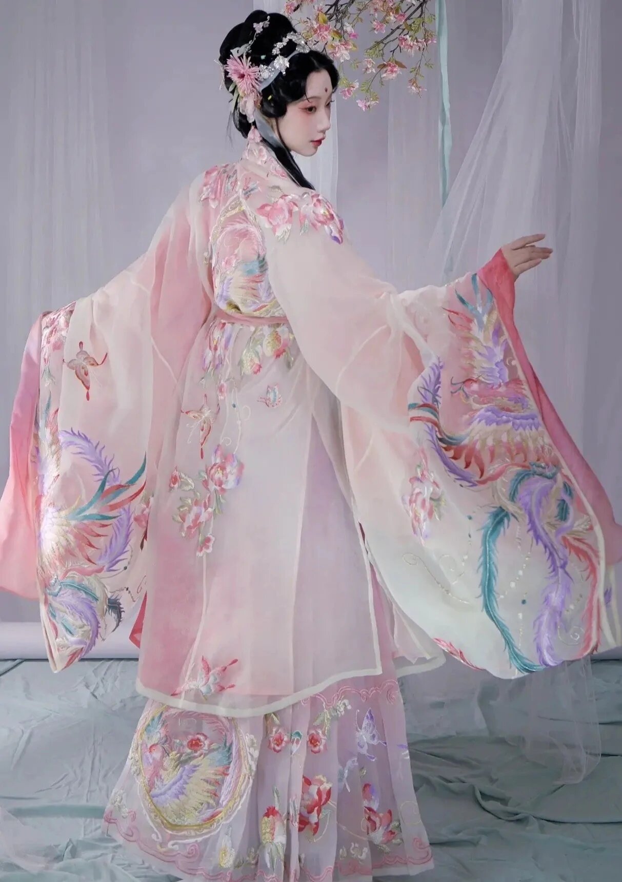 The Rise of the Hanfu Girls:Embracing Traditional Elegance with Modern High Heels The Rise of the Hanfu Girls:Embracing Traditional Elegance with Modern High Heels
