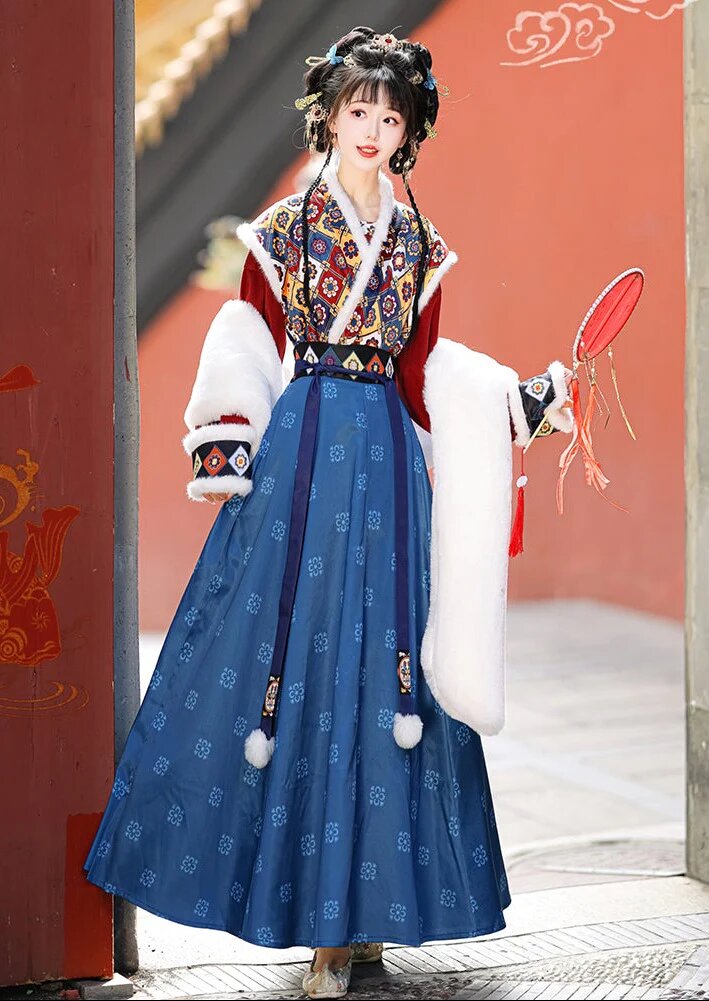 The Story of Thick Fabric in Traditional Tang Costumes The Story of Thick Fabric in Traditional Tang Costumes