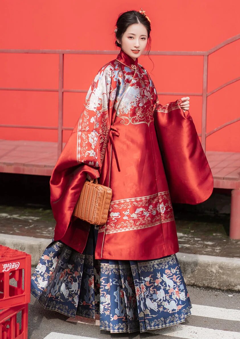 Reinventing the Cheongsam:The Youthful Journey of Siting,a Modern Girl in Traditional Qipao Reinventing the Cheongsam:The Youthful Journey of Siting,a Modern Girl in Traditional Qipao