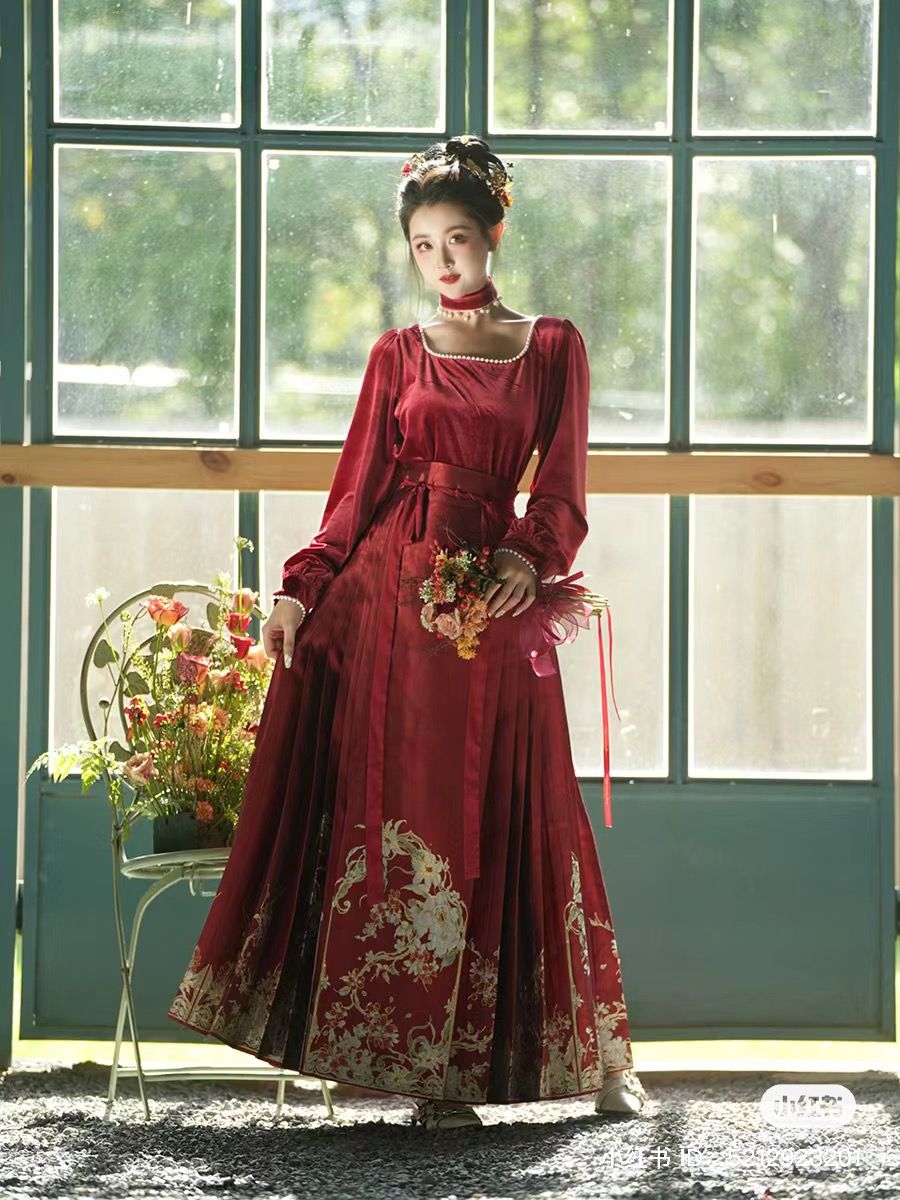 Ethereal Green Hanfu Costumes:A Glimpse into the World of a Junior High School Student Ethereal Green Hanfu Costumes:A Glimpse into the World of a Junior High School Student