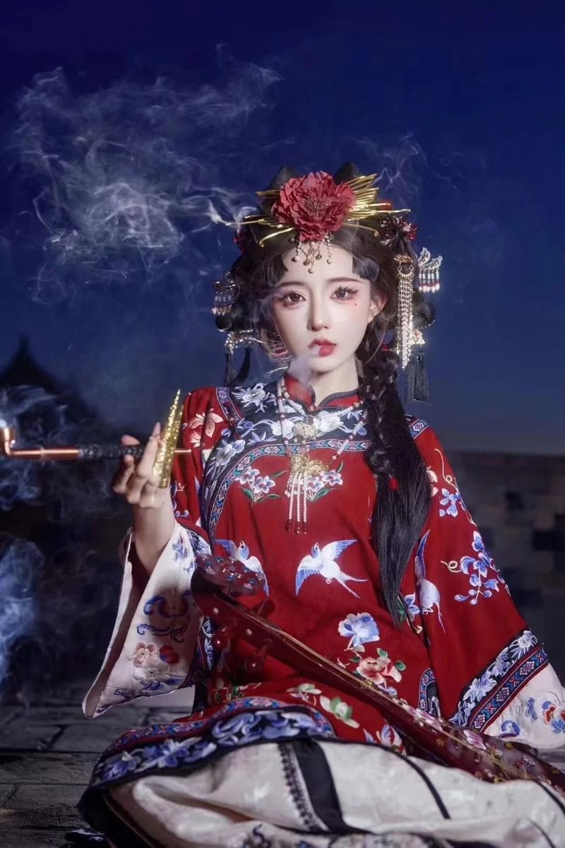 Winter Elegance in Half-Body Cheongsam:A Fashionable Journey Through Traditional Beauty Winter Elegance in Half-Body Cheongsam:A Fashionable Journey Through Traditional Beauty