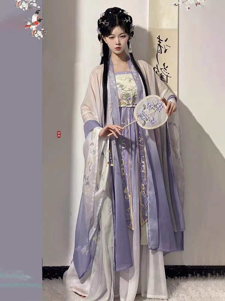 Charming Mini-Sized Women in Summer Cheongsam Qipao Skirts A Guide to Medium-Length Styles Charming Mini-Sized Women in Summer Cheongsam Qipao Skirts A Guide to Medium-Length Styles