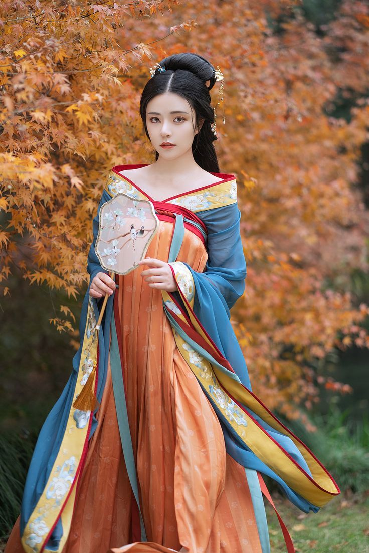 Autumn Elegance:The Modern Revival of Chinese Cheongsam in the New Neo-Classical Style Autumn Elegance:The Modern Revival of Chinese Cheongsam in the New Neo-Classical Style
