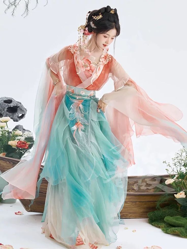 Petite Ladys Cheongsam Two-Piece Set:Embracing the Charm of Traditional Elegance Petite Ladys Cheongsam Two-Piece Set:Embracing the Charm of Traditional Elegance