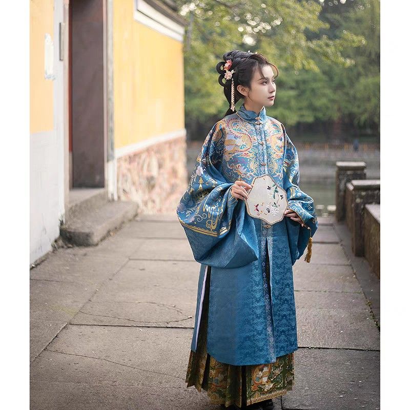 The Splendor of Yellow Hanfu:A Journey into Traditional Chinese Elegance The Splendor of Yellow Hanfu:A Journey into Traditional Chinese Elegance