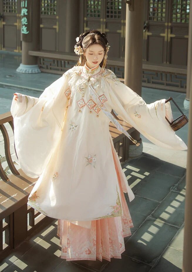 Reinventing the Cheongsam for Modern Plus-Size Women:Embracing the New Style of Qipao Reinventing the Cheongsam for Modern Plus-Size Women:Embracing the New Style of Qipao