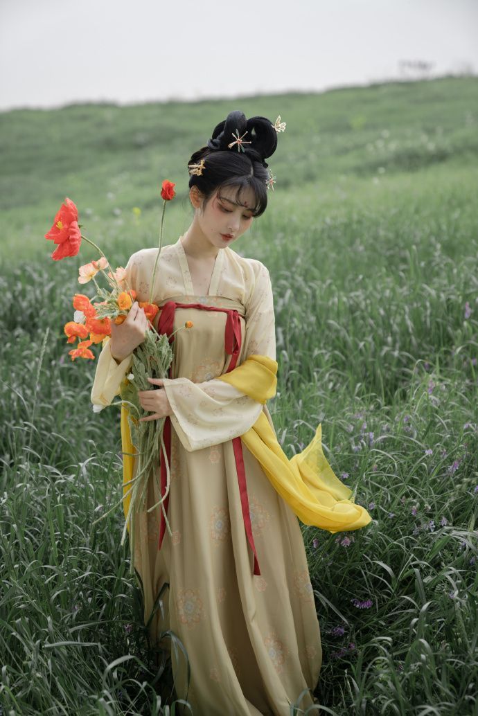 Charming Hanfu Costumes and Adorable Wig Accessories Charming Hanfu Costumes and Adorable Wig Accessories