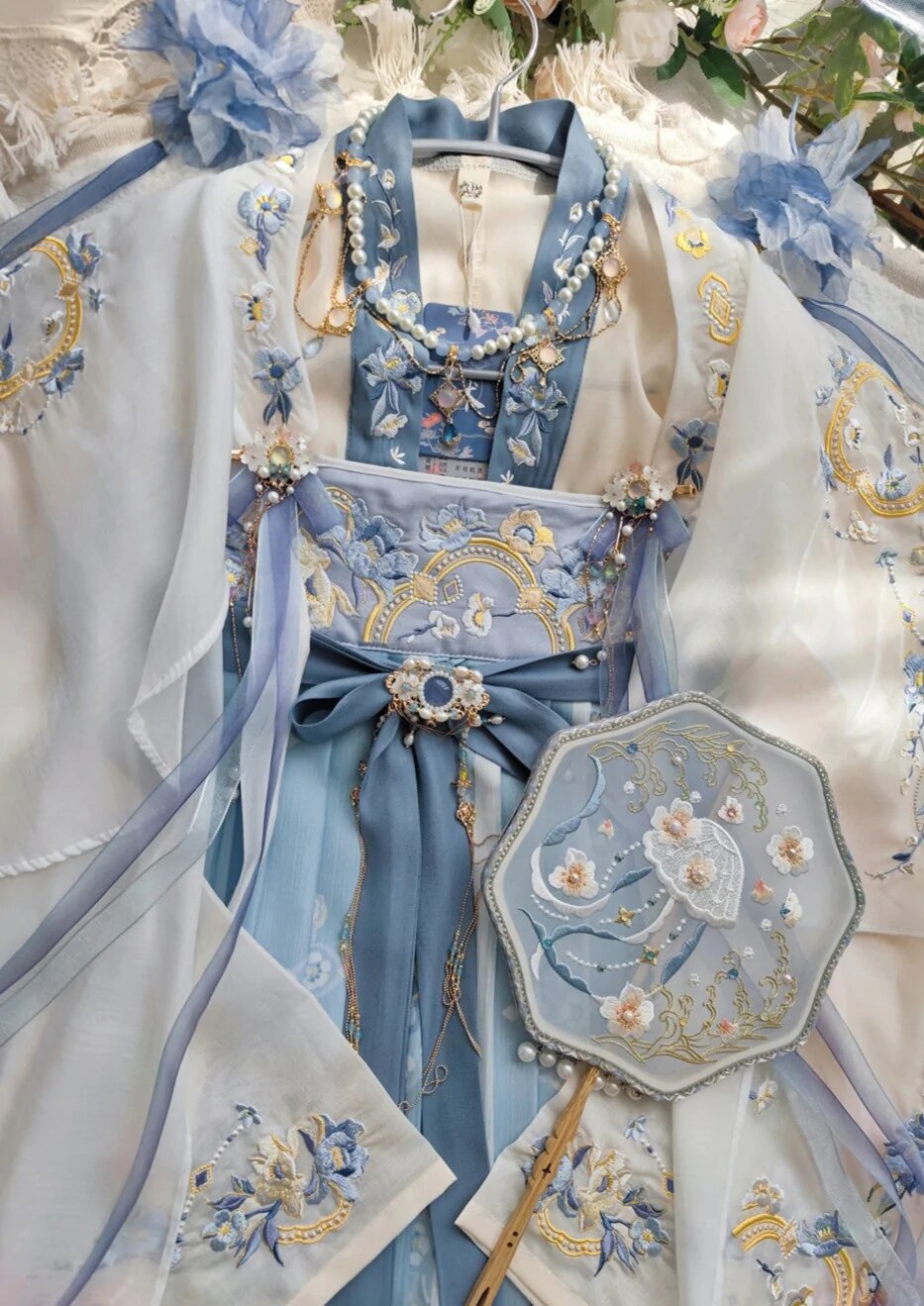 The Enchantment of High Heels and Cheongsam:A Stylish Fusion of Tradition and Modernity The Enchantment of High Heels and Cheongsam:A Stylish Fusion of Tradition and Modernity