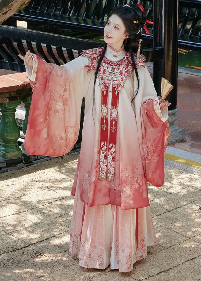 Spring Splendor:The Revival of Hanfu in Vibrant Colors Spring Splendor:The Revival of Hanfu in Vibrant Colors
